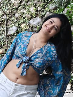 શોર્ટ્સમાં પૂનમ બાજવાએ આપ્યા ગ્લેમરસ પોઝ