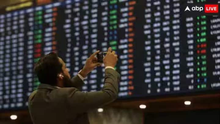 ऑफर फॉर सेलद्वारे शेअर विक्री केल्यानं बँक ऑफ महाराष्ट्रमधील केंद्र सरकारची भागीदारी 75 टक्क्यांपेक्षा कमी होईल. सार्वजनिक शेअर होल्डिंग 25 टक्क्यांवर जाईल. जे सेबीच्या नियमानुसार अपेक्षित आहे. दरम्यान, केंद्रीय अर्थ राज्यमंत्री पंकज चौधरी यांनी सार्वजनिक बँकांमध्ये विदेशी गुंतवणूक मर्यादा वाढवण्याबाबत विचार करत नसल्याचं म्हटलं.