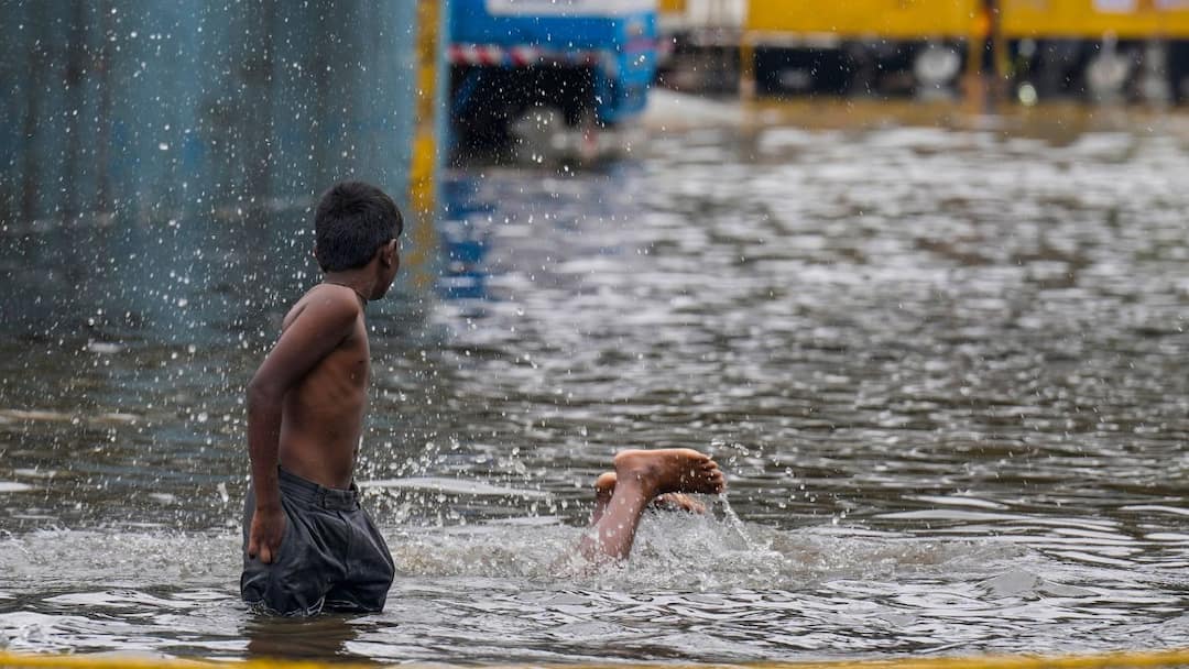 Orange Alert: இன்றைக்கும் சென்னையில் செம சம்பவம் இருக்கு... 7 மாவட்டங்களுக்கு ஆரஞ்ச் அலர்ட்- எங்கெல்லாம் தெரியுமா.?
