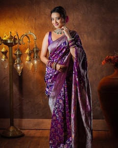 ट्रेडिशनल अवतार में गजब ढाती हैं 'काव्या', इनसे लें वेडिंग आउटफिट की इंस्पिरेशन