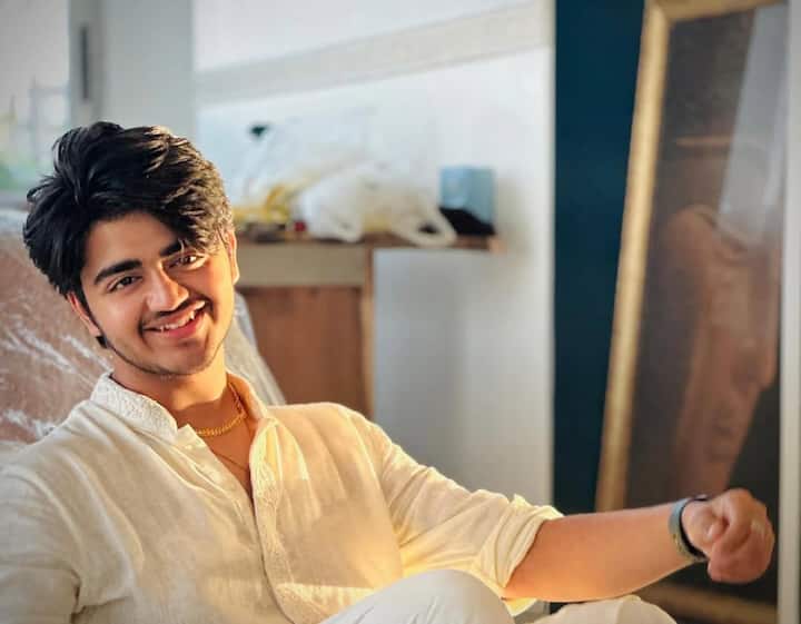 बता दें, सक्षम अपने पापा की तरह बेहद हैंडसम हैं. वो पर्सनालिटी में पापा को भी टक्कर देते हैं.