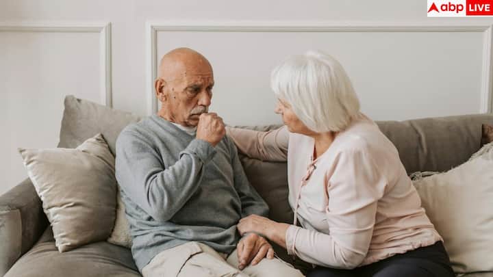 कभी-कभी हल्का-सा बुखार, शरीर में गर्मी-ठंडक, रात में पसीना आना या तेज़ ठंड लगना भी संकेत होते हैं कि आपके शरीर में किसी बीमारी की चिंगारी भड़क रही है. यह बुखार इतना हल्का होता है कि लोग अक्सर मापते भी नहीं, लेकिन ऐसी स्थिति लंबे समय तक बनी रहे तो इसे अनदेखा नहीं करना चाहिए.