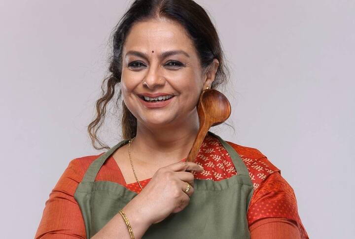 शाहिद कपूर की मां नीलिमा अजीम ने भी तीन शादियां की हैं. उन्होंने पहली शादी पंकज कपूर संग की थी. उन्होंने दूसरी शादी राजेश खट्टर संग की थी. तीसरी शादी उन्होंने रजा अली खान से की. हालांकि, 2009 में तलाक हो गया.