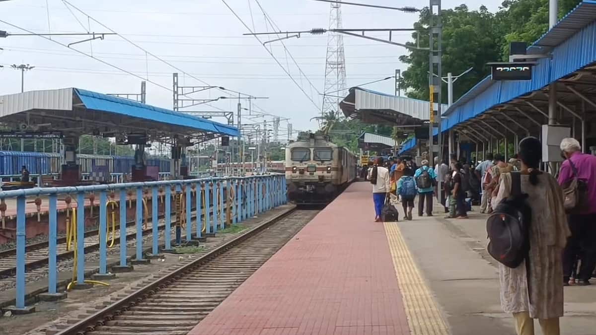 எத்தனை ஆண்டுகள் ஆனாலும் நான்தான் சூப்பர் ஸ்டார்: கம்பீரம் காட்டும் 165 வயது தஞ்சாவூர் ரயில் நிலையம்