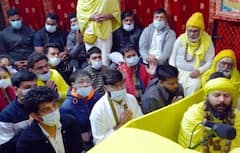 अनुष्का शर्मा से लेकर पलाश मुच्छल तक, प्रेमानंद महाराज की शरण में जा चुके हैं ये बॉलीवुड सितारे