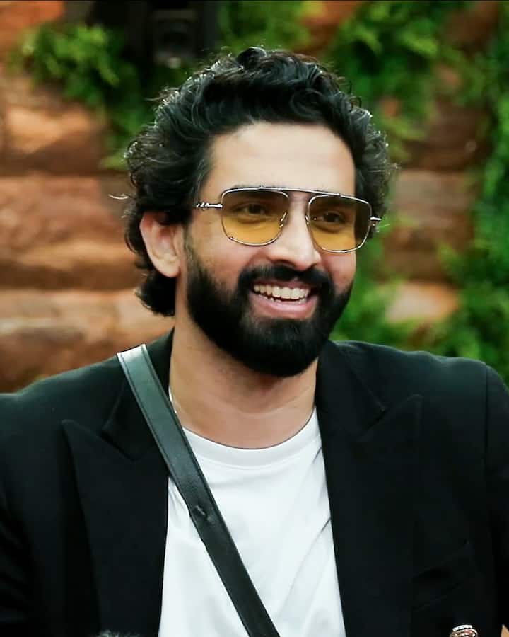 सिंगर अमाल मलिक भी तान्या मित्तल से ज्यादा अमीर हैं, वो संगीत की दुनिया में काफी पॉपुलर हैं. रिपोर्ट्स के अनुसार सिंगर की नेटवर्थ 25 से 30 करोड़ रुपये बताई जाती है.