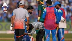 রাঁচির পর রায়পুর, ফের কোহলির জন্য মাঠে ঢুকে পড়লেন ভক্ত! বেরলেন নিরাপত্তারক্ষীদের কাঁধে চেপে