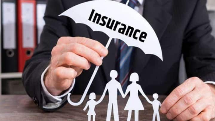 प्रधानमंत्री जीवन ज्योति बीमा योजना ने इस रिक्वायरमेंट को पूरा किया. अब कम इनकम वाले परिवार भी जीवन बीमा का लाभ उठा सकते हैं और अचानक से आने वाली स्थिति में अपने परिवार को आर्थिक सहारा दे सकते हैं.