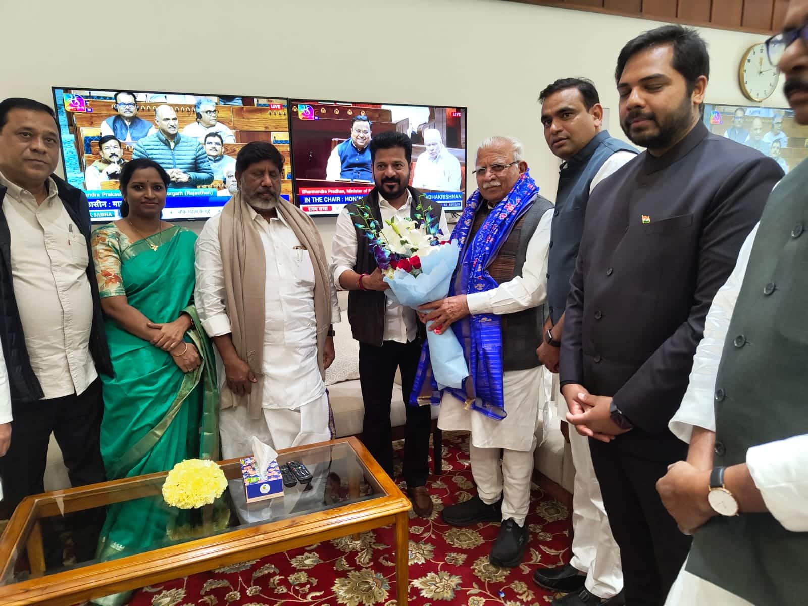 Revanth Reddy Meets PM Modi: ప్రధాని మోదీ, రాహుల్ గాంధీని కలిసిన రేవంత్ రెడ్డి.. తెలంగాణ రైజింగ్ సమ్మిట్‌కు ఆహ్వానం