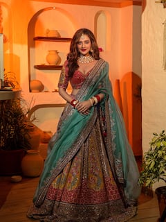 ट्रेडिशनल अवतार में गजब ढाती हैं 'काव्या', इनसे लें वेडिंग आउटफिट की इंस्पिरेशन