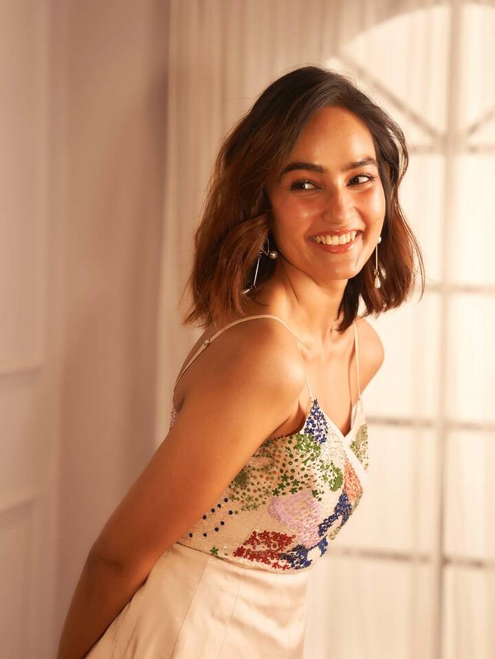 बाद में जब मोनिका को नेशनल स्कूल ऑफ ड्रामा में एडमिशन मिला, तब जाकर उनके माता-पिता ने बेटी पर भरोसा किया और उसका पूरा साथ दिया.