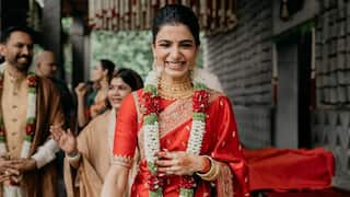 Samantha Wedding Saree: సమంత పెళ్లి ఫోటోలు... పువ్వల్లే సామ్ నవ్వుల్ నవ్వుల్... రాజ్ నిడిమోరుతో ఏడడుగుల్ చూడండి