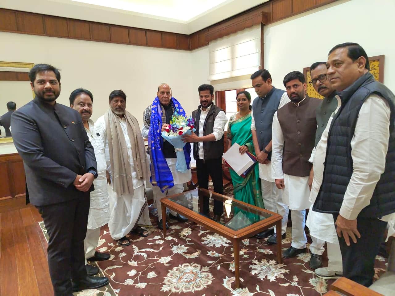 Revanth Reddy Meets PM Modi: ప్రధాని మోదీ, రాహుల్ గాంధీని కలిసిన రేవంత్ రెడ్డి.. తెలంగాణ రైజింగ్ సమ్మిట్‌కు ఆహ్వానం