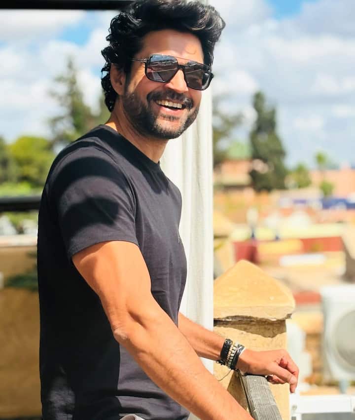 शादी से चार साल पहले राजीव ने पांच साल की लड़की को गोद लिया था. उस लड़की का नाम स्वाति है. राजीव अपनी बेटी को लाइमलाइट से दूर रखते हैं.