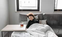 थकान से लेकर रात में पसीना आने तक ये 7 संकेत बताते हैं कि इंफेक्शन से लड़ रहा है आपका शरीर