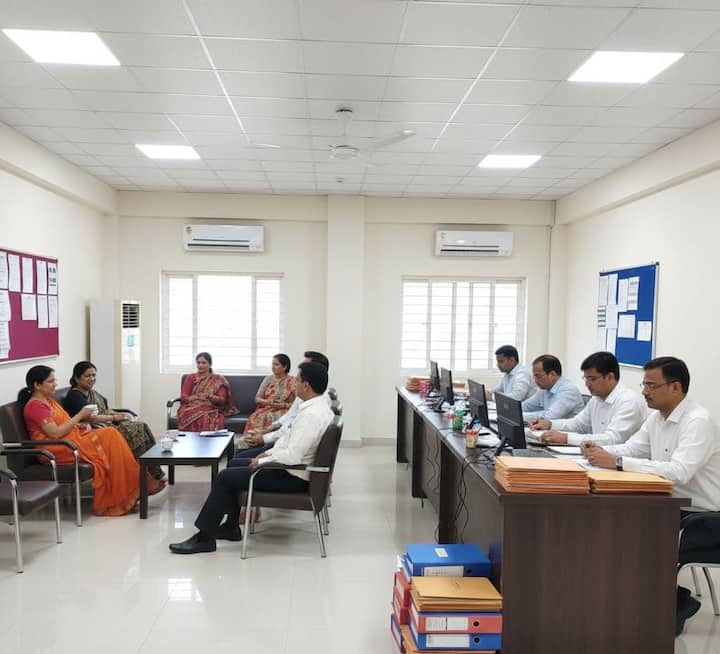 फॉर्म भरने के लिए उम्मीदवार CBSE की आधिकारिक वेबसाइट cbse.gov.in पर जाना होगा होमपेज पर दिए गए ऑनलाइन रजिस्ट्रेशन लिंक पर क्लिक करके मांगी गई सभी जानकारी भरें.