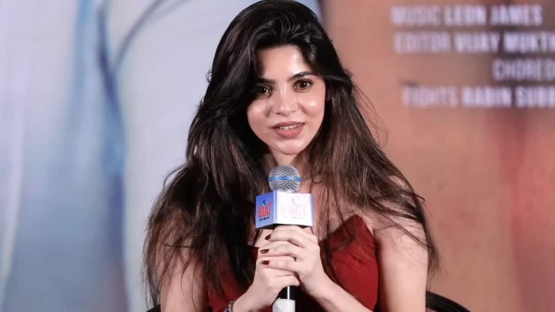 ஐட்டம் சாங் ஆடச் சொல்லி வம்பிழுக்கிறார்கள்...தெலுங்கு இயக்குநரோடு சர்ச்சை குறித்து திவ்யபாரதி