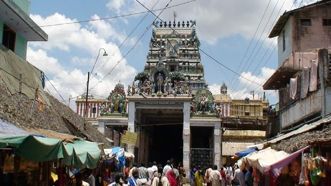 திருக்கார்த்திகை தீபத்திருநாளை ஒட்டி சுவாமிமலை கோயிலில் தேரோட்டம்