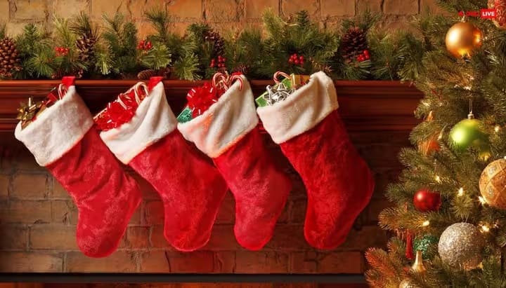 બેલ્જિયમ - નાતાલ માટે વિવિધ મીઠાઈઓ બનાવવામાં આવે છે, પરંતુ બેલ્જિયમમાં આ દિવસે એક ખાસ રોટલી (પિટા) બનાવવામાં આવે છે. આ રોટલી, જેને પિટા કહેવાય છે, તેમાં સિક્કા જડિત કરીને શેકવામાં આવે છે. જે કોઈને બ્રેડમાં સિક્કો મળે છે તે ખૂબ જ ભાગ્યશાળી માનવામાં આવે છે.