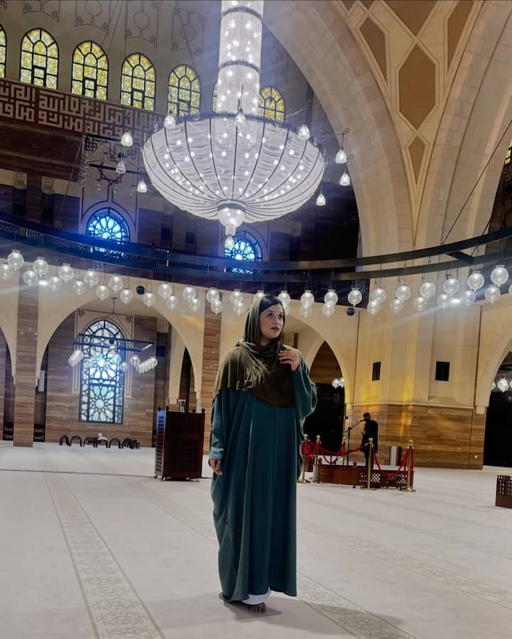 दूसरे ने लिखाृ- तुम अबाया में बहुत प्यारी लग रही हो. मन्नारा की इन फोटोज पर फैंस ढेर सारा प्यार लुटा रहे हैं.