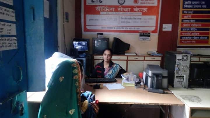 सारी जानकारी सही तरीके से भरने के बाद आपके दस्तावेजों की सॉफ्ट कॉपी पोर्टल पर अपलोड की जाती है. इसके बाद आवेदन शुल्क जमा करके आपका फॉर्म सबमिट कर दिया जाता है. इसी समय आपको एक आवेदन संख्या भी मिलती है. इससे आप अपने आवेदन का स्टेटस देख सकते हैं.