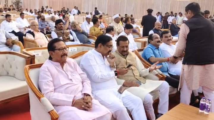 सातारा येथे पार पडलेल्या विवाह सोहळ्यात सार्वजनिक बांधकाम मंत्री आणि लातूर जिल्ह्याचे पालकमंत्री शिवेंद्रसिंहराजे भोसले यांनी एक अत्यंत अभिनंदनीय पाऊल उचलून सामाजिक बांधिलकीचे अनोखे दर्शन घडवले.