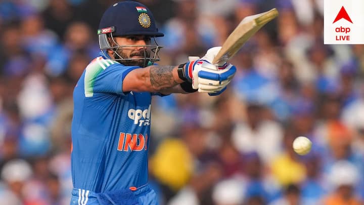 ১১ বার ওয়ান ডে ক্রিকেটে পরপর দুটি ইনিংসে সেঞ্চুরি করলেন কোহলি। ওয়ান ডে ক্রিকেটে সবচেয়ে বেশিবার পরপর দুই ইনিংসে সেঞ্চুরি রয়েছে, এরকম তালিকায় দ্বিতীয় স্থানে এ বি ডিভিলিয়ার্স। যিনি ৬ বার ওয়ান ডে ক্রিকেটে পরপর দুটি ইনিংসে সেঞ্চুরি করেছিলেন।