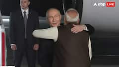 PM मोदी और पुतिन ने एयरपोर्ट पर सिर्फ हाथ ही नहीं मिलाया, जो हुआ उसे देखकर चौंक गई दुनिया! 