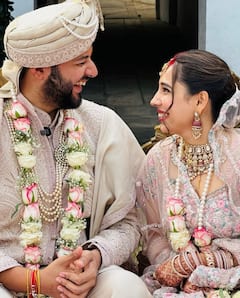 शादी के बंधन में बंधी कार्तिक आर्यन की बहन कृतिका तिवारी, देखें फर्स्ट वेडिंग फोटोज