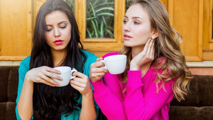 राजनीति से लेकर शिक्षा और कॉरपोरेट निर्णयों तक, महिलाओं के नेतृत्व को यहां सामान्य माना जाता है, विशेष नहीं. लिंग आधारित अपराधों के बेहद कम आंकड़े यह साबित करते हैं कि यहां के कानून सिर्फ लिखे नहीं जाते, उनका पालन भी सख्ती से कराया जाता है.