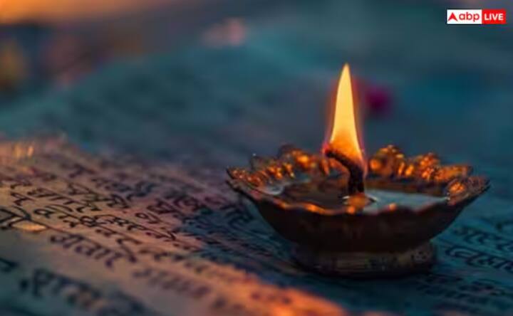 ਚੰਨ ਦੀ ਰੌਸ਼ਨੀ ਵਿੱਚ ਬੈਠੋ ਅਤੇ ਚੰਦਰਮਾ ਦੇਵਤਾ ਨੂੰ ਆਪਣੀਆਂ ਇੱਛਾਵਾਂ ਪ੍ਰਗਟ ਕਰੋ। ਇਸ ਸ਼ਾਮ ਕੀਤੇ ਗਏ ਇਹ ਕਾਰਜ ਬਹੁਤ ਫਲਦਾਇਕ ਮੰਨੇ ਜਾਂਦੇ ਹਨ ਅਤੇ ਚੰਦਰਮਾ ਦੇਵਤਾ ਦੇ ਆਸ਼ੀਰਵਾਦ ਨਾਲ, ਇੱਛਾਵਾਂ ਪੂਰੀਆਂ ਹੁੰਦੀਆਂ ਹਨ।