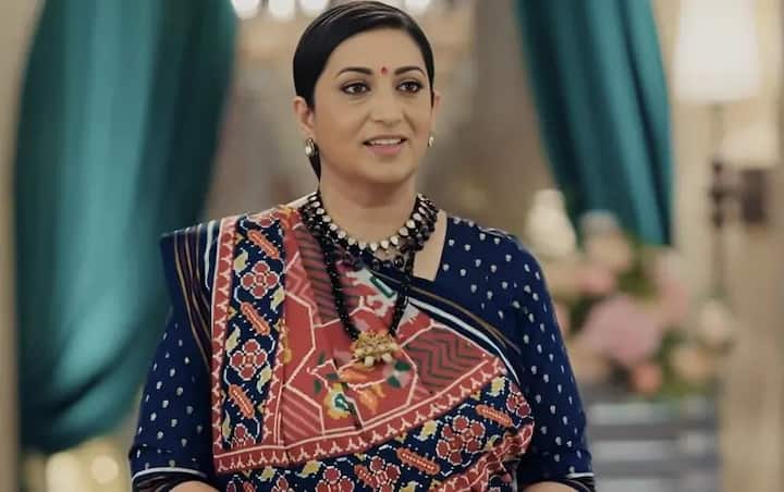 स्मृति ईरानी ने 22 साल बाद 'क्योंकि सास भी कभी बहू थी 2' से छोटे पर्दे पर वापसी की है.स्मृति को तुलसी की भूमिका में देख फैंस काफी खुश नजर आ रहे हैं.