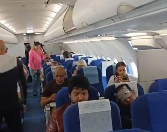 दिल्ली विमानतळावर इंडिगो फ्लाईटमध्ये 250 हून अधिक प्रवासी अडकले