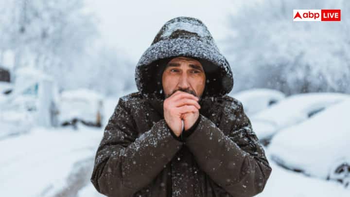 हर मांसपेशी के सिकुड़ने से एनर्जी जलती है और गर्मी निकलती है. जब सैकड़ो मांसपेशियां एक साथ कांपना शुरू कर देती हैं तो गर्मी का प्रोडक्शन तेजी से बढ़ता है. इस वजह से शरीर की खोई हुई गर्मी वापस आने में मदद मिलती है.