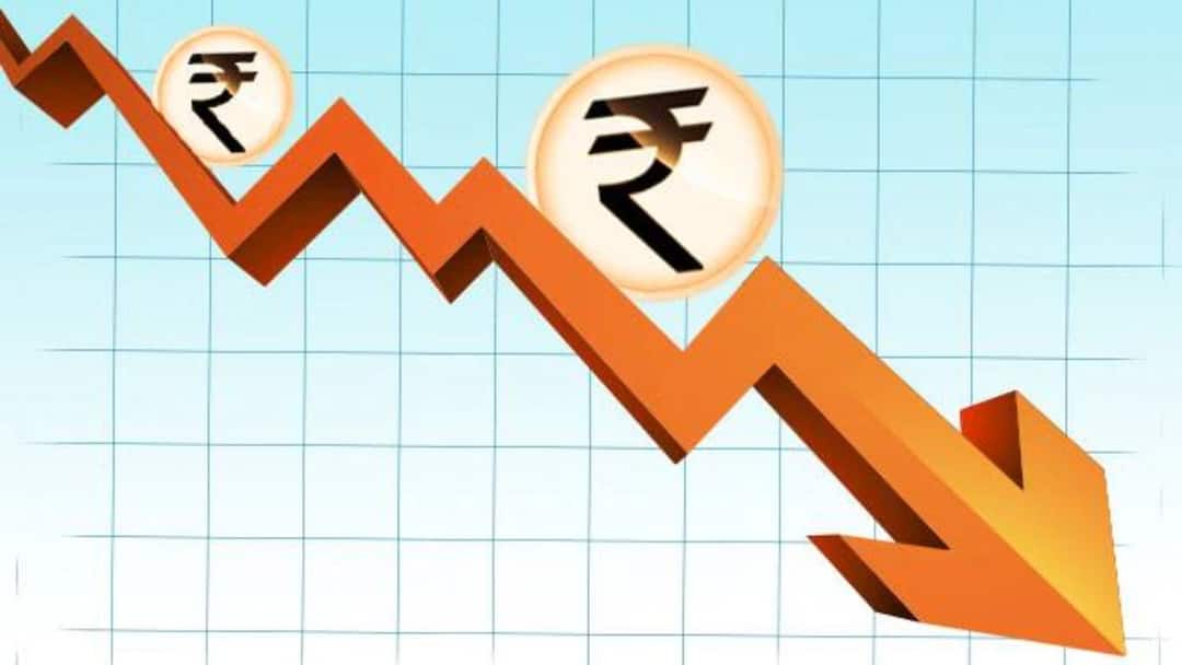 Rupee Hits Low: रुपया अक्षरश: धारातीर्थी पडला, गेल्या 79 वर्षात घडू नये ते घडलं; चालू वर्षात तब्बल 5 टक्के घसरणीसह नव्वदी पार गेला rupee continues to record low against dollar in international touches 90 rupees Rupee Hits Low: रुपया अक्षरश: धारातीर्थी पडला, गेल्या 79 वर्षात घडू नये ते घडलं; चालू वर्षात तब्बल 5 टक्के घसरणीसह नव्वदी पार गेला