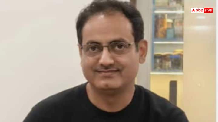 जिंदगी में हमेशा चलने के बारे में सोचिए, गिरने के बारे में सोचिए, लेकिन हमारे कदम किसी भी स्थिति में न रुकें, इस बात का हमेशा ध्यान रखना चाहिए क्योंकि इस दुनिया में ऐसा कोई व्यक्ति नहीं है जिसके लिए समय एक सेकंड भी इंतजार करे.