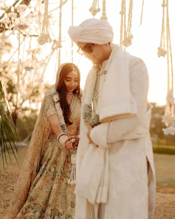 एक्ट्रेस और यूट्यूबर प्राजक्ता कोली ने 25 फरवरी को अपने नेपाल बेस्ड बॉयफ्रेंड वृषांक खनाल संग सात फेरे लिए थे. कपल 13 सालों से एक-दूसरे को डेट कर रहा था.