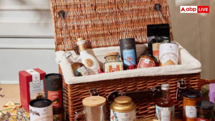 कंपनी प्राइवेट है इसलिए उसे कमाई बताने की जरूरत नहीं है. इसका मतलब है कि पब्लिकली लिस्टेड मल्टीनेशनल के उलट इस कंपनी के महीने की कमाई के आंकड़े मौजूद नहीं है.