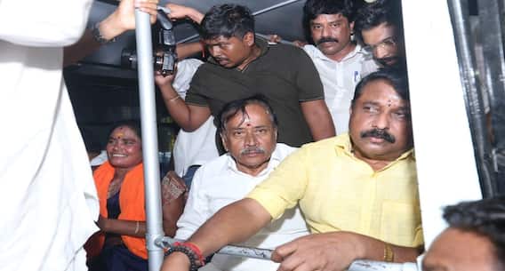 திருப்பரங்குன்றம் தீபத்தூண் சர்ச்சை: மலைக்கு அனுமதிக்காத காவல்துறை.. பாஜகவினர் போராட்டம், கைது!