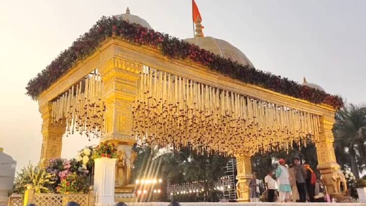 बिग बॉस फेम सूरज चव्हाण, अभिनेते आदेश बांदेकर यांचे सुपुत्र, अभिनेत्री प्राजक्ता गायकवाड, अभिनेत्री तेजस्विनी लोणारी यांचे विवाह संपन्न झाले आहेत.