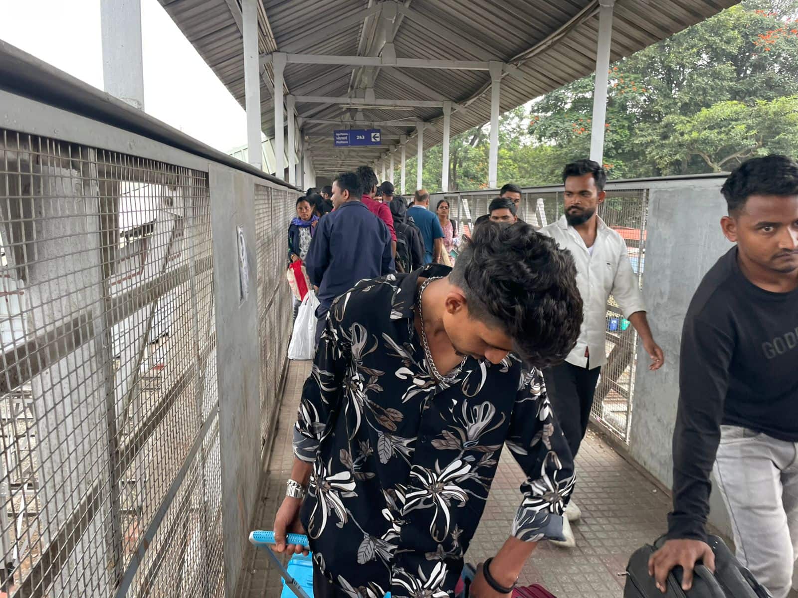 Krishnarajapuram Railway Station: కృష్ణ రాజపురం కాదిది, కష్టాల రాజపురం - తెలుగు రాష్ట్రాల ప్రయాణికులకు ఇదో నరకం