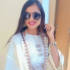 महाकुंभ गर्ल मोनालिसा का स्टाइलिश अवतार, वेस्टर्न ड्रेस पहने तस्वीरें वायरल