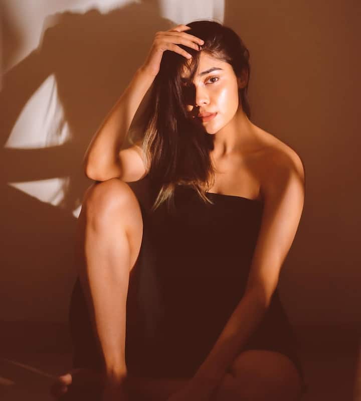 बता दें ईशा सिंह ने अपने करियर की शुरुआत इश्क का रंग सफेद से की थी. इस शो में उनकी एक्टिंग को खूब पसंद किया गया था.