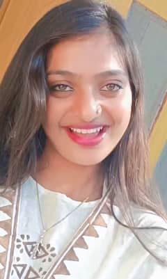 महाकुंभ गर्ल मोनालिसा का स्टाइलिश अवतार, वेस्टर्न ड्रेस पहने तस्वीरें वायरल