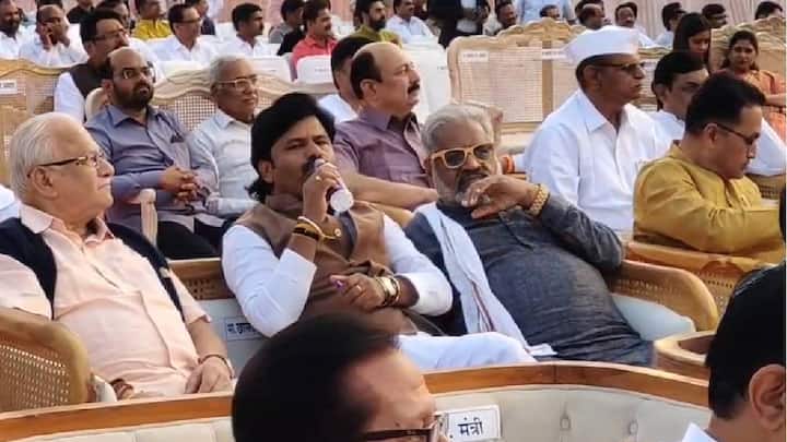 सातारा येथे मंत्री शिवेंद्रसिंह राजे भोसले यांच्या कन्येचा विवाह रविराज देशमुख यांच्याशी संपन्न झाला. रेड कार्पेट आणि शाही शामियानातील या लग्नसोहळ्याला दिग्गजांची उपस्थिती होती.