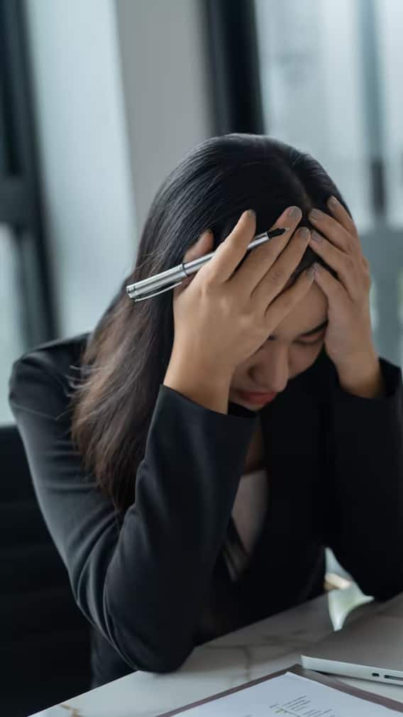 பெண்களுக்கு  தைராய்டு பிரச்சனைகள் அதிகம்  ஏற்படுவது ஏன் ?   5 முக்கிய காரணங்கள்