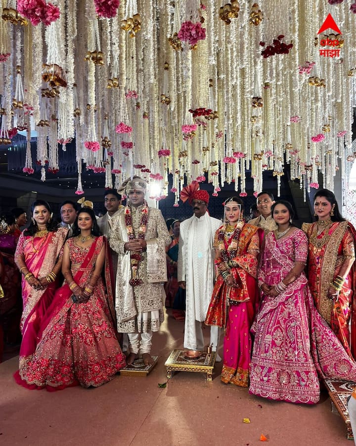 शिवसेना पक्षाचे युवा नेते समाधान सरवणकर आणि अभिनेत्री निर्माती तेजस्विनी लोणारी यांचा विवाह सोहळा संपन्न झाला, मुंबईत हा विवाह सोहळा संपन्न झाला आहे.