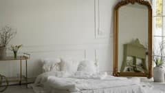 Mirror Folklore: বিছানার সামনে তো বটেই, শোওয়ার ঘরেই আয়না রাখা উচিত নয়, বলছে বিভিন্ন দেশের লোককথা