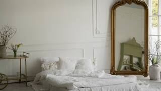 Mirror Folklore: বিছানার সামনে তো বটেই, শোওয়ার ঘরেই আয়না রাখা উচিত নয়, বলছে বিভিন্ন দেশের লোককথা