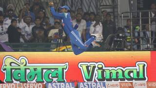 VIDEO: तिलक वर्मा ने ‘सुपरमैन’ की तरह उड़कर बचाए 5 रन, देखकर एडन मार्करम भी हो गए हैरान